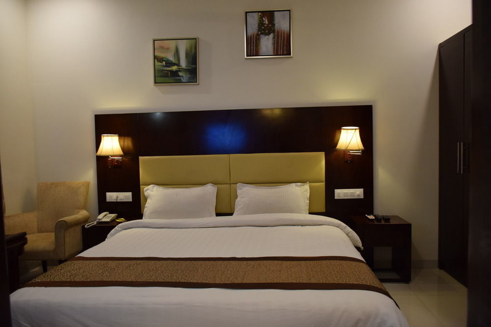 Hotel Sai Jashan Shirdi - Where Blessings & Comfort Meet Buitenkant foto
