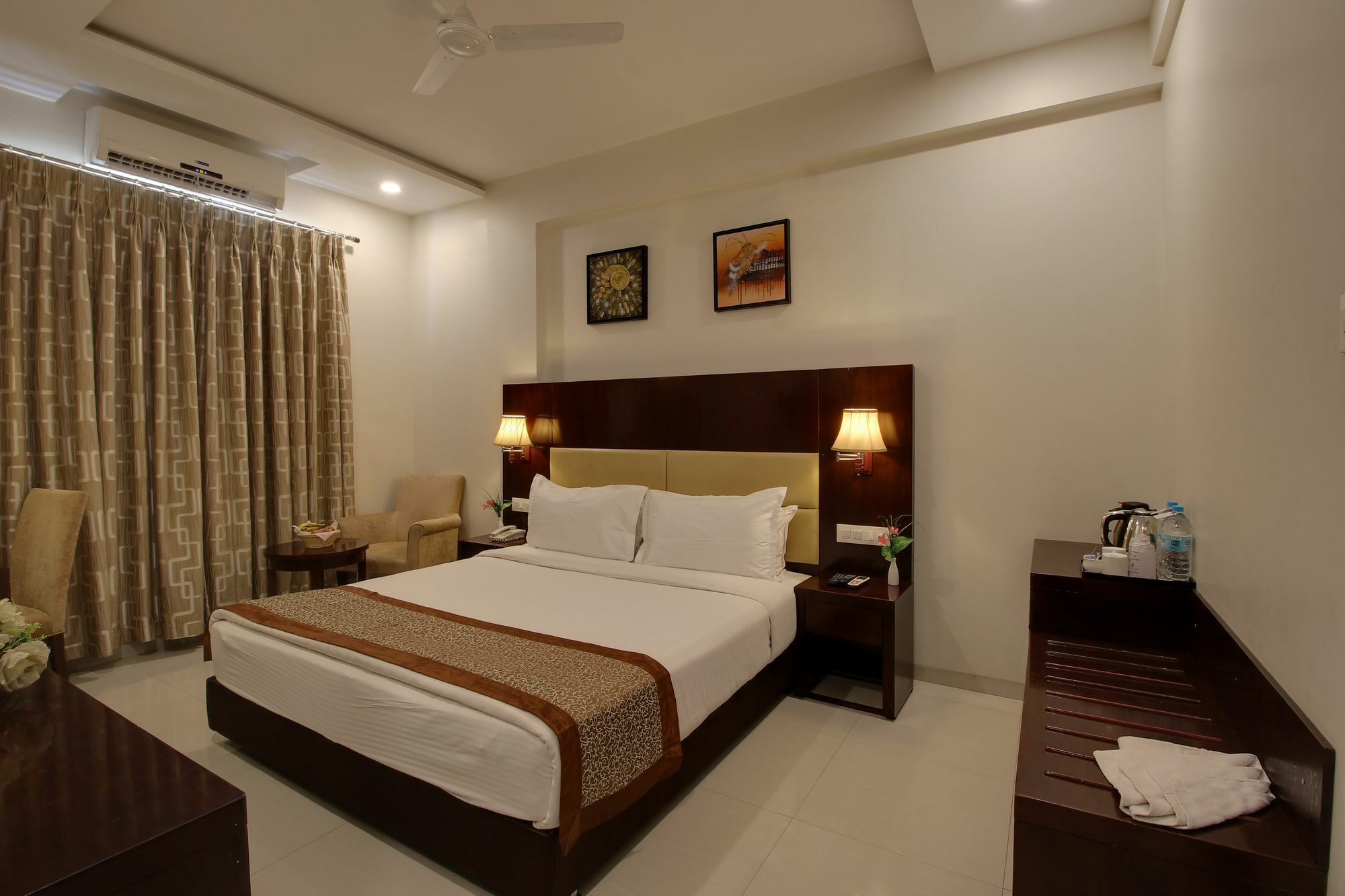 Hotel Sai Jashan Shirdi - Where Blessings & Comfort Meet Buitenkant foto
